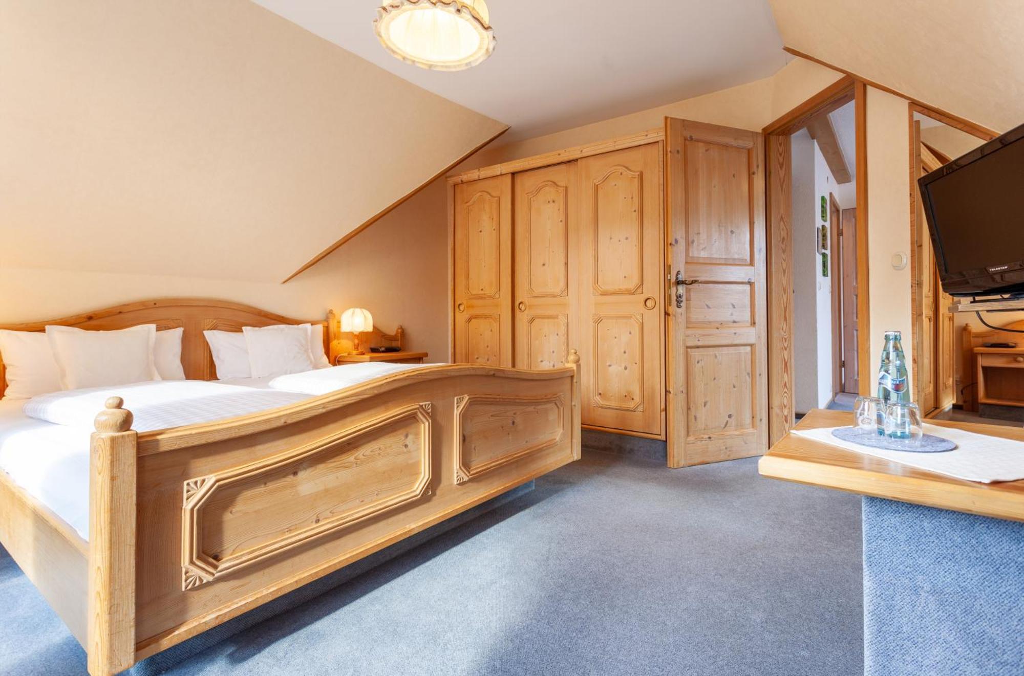 Hotel Sauerlaender Hof فيلنغن المظهر الخارجي الصورة